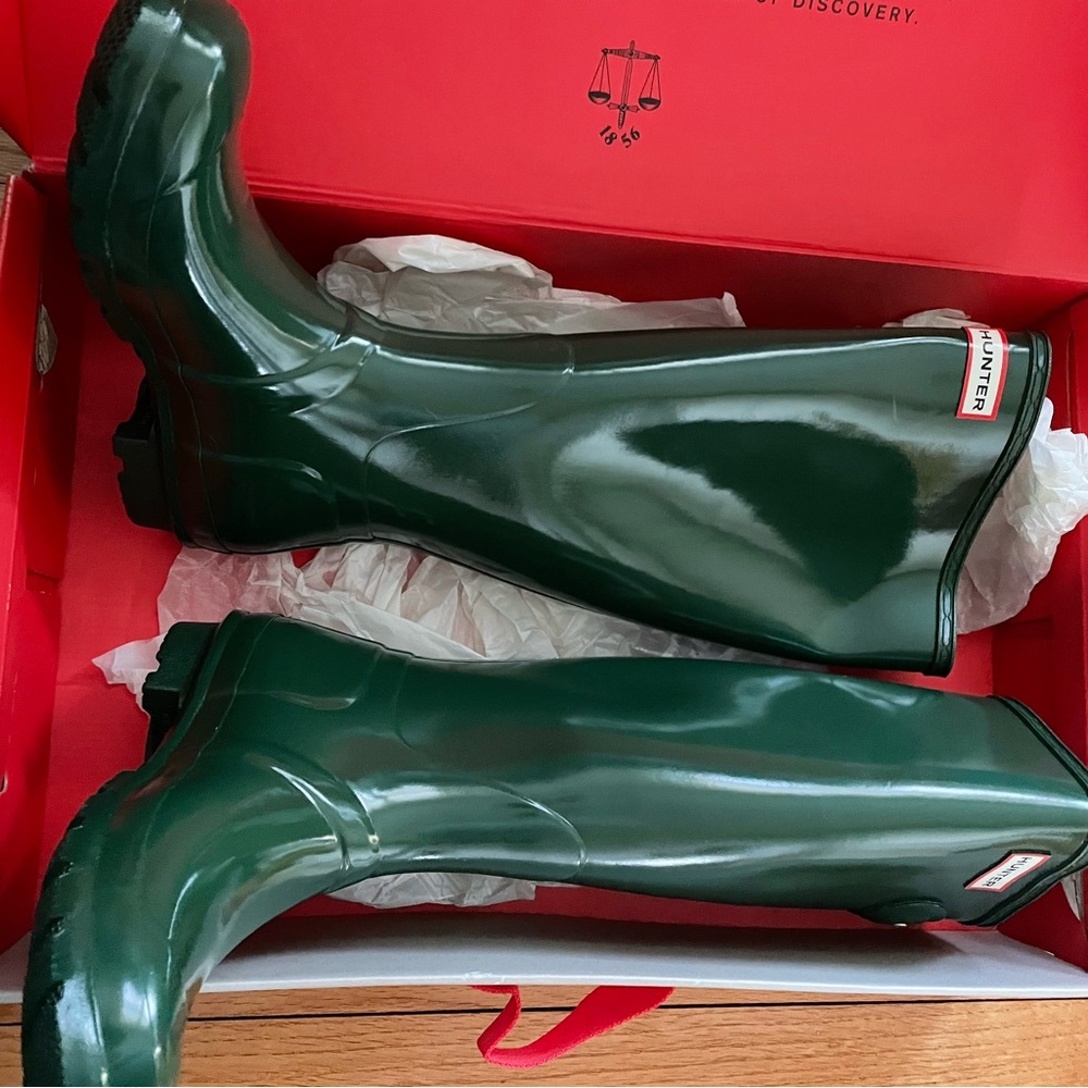NWTHunter Green Glossy tall boots